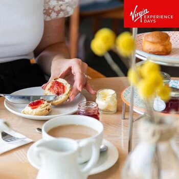 Virgin Experience Days Brighton i360 with Fizz and Cream Tea at the Seaview Café for Two