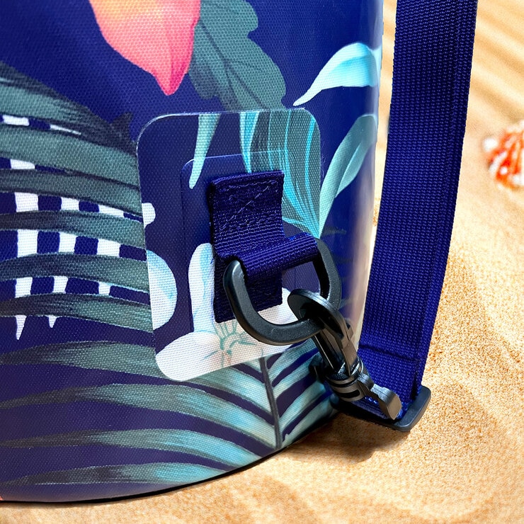 Lifestyle image showing how the straps attach to the bag Lifestyle image showing how the straps attach to the bag
