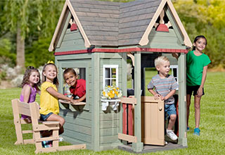 Playhouses & Playsets