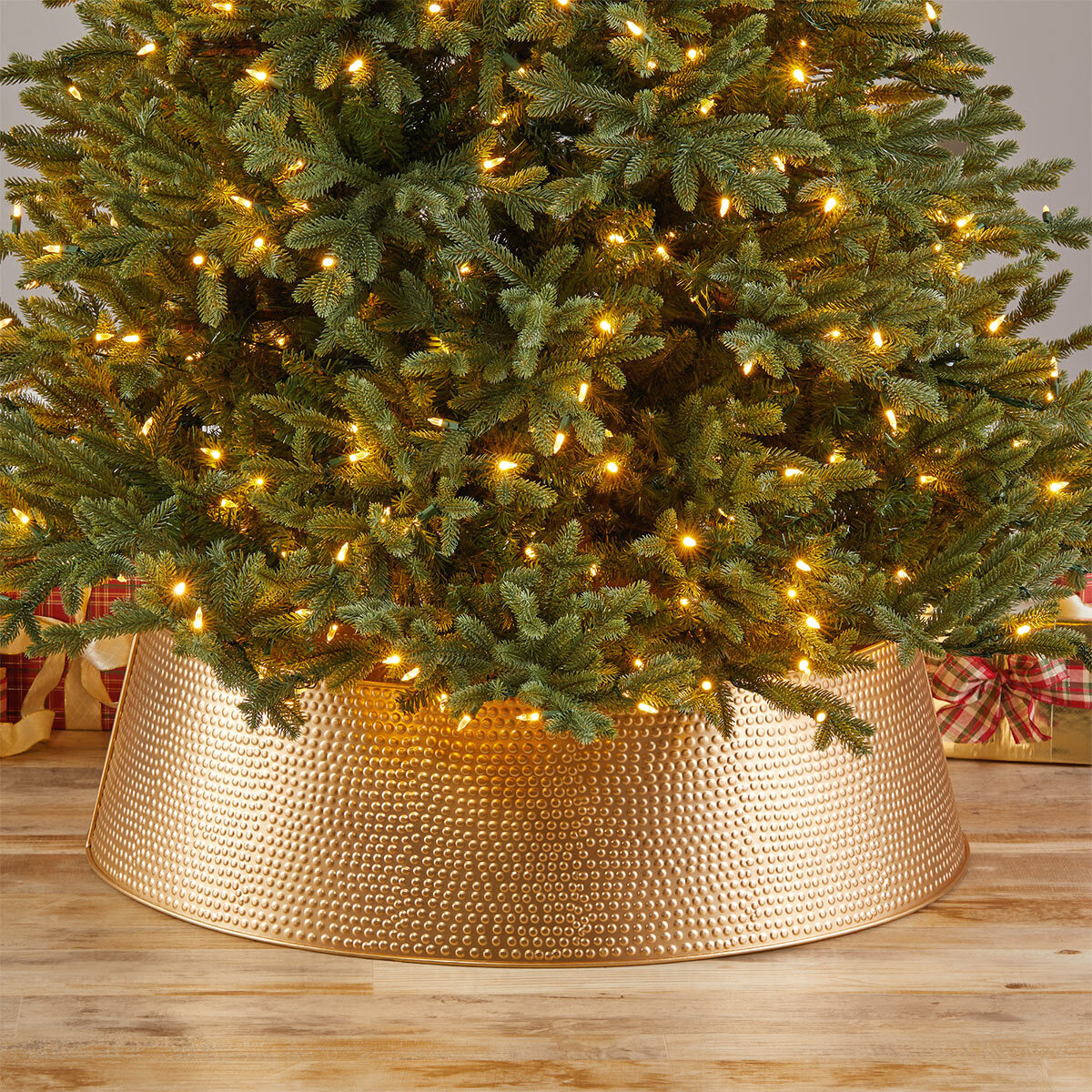 35 Inch (88.9 cm) Seasonal Metal Christmas Tree Skirt - In 3 Colours