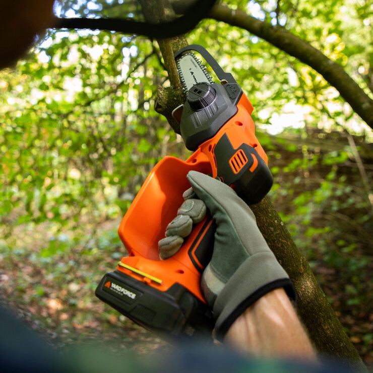 Compact and lightweight for easy one-handed operations Compact and lightweight for easy one-handed operations