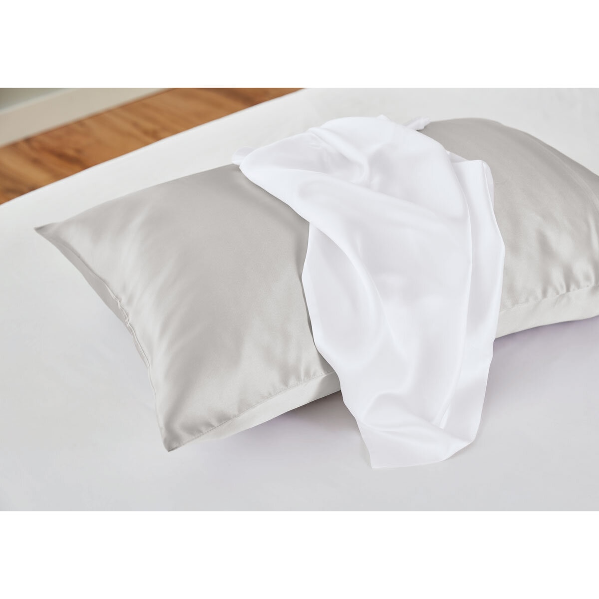 Bedeck of Belfast Mulberry Silk Pillowcase, 2 pack in Silver