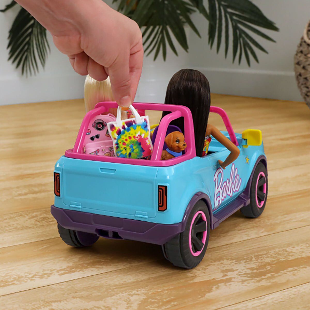 Barbie SUV with 2 Dolls Lifestyle Image