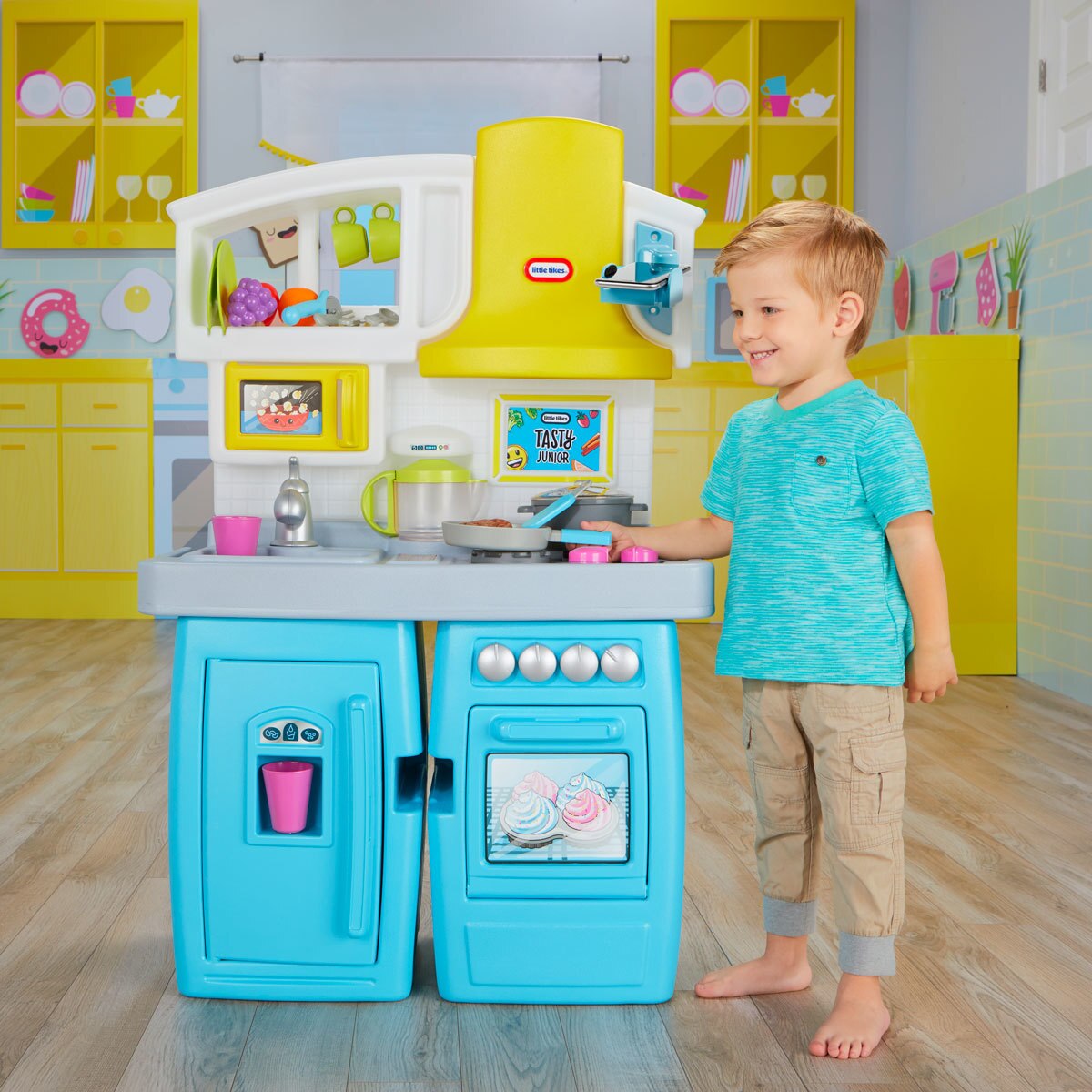 Tasty Junior Bake ‘n Share Kitchen with 38 accessories