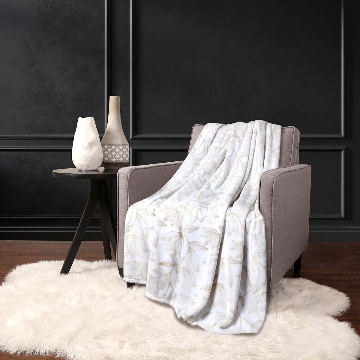 Life Comfort Printed Plush Throw in White Floral, 152 x 177 cm