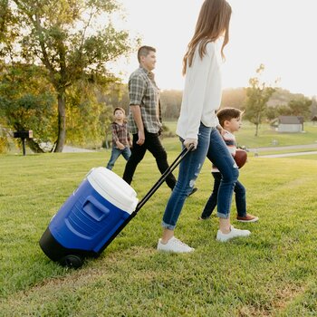 Igloo 5 Gallon Sport Rolling Cooler Igloo 5 Gallon Sport Rolling Cooler