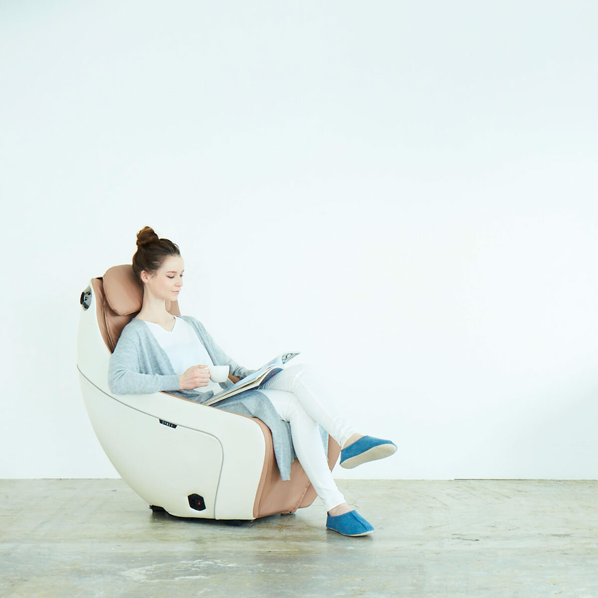 Synca Circ Massage Chair in Beige Synca Circ Massage Chair in Beige