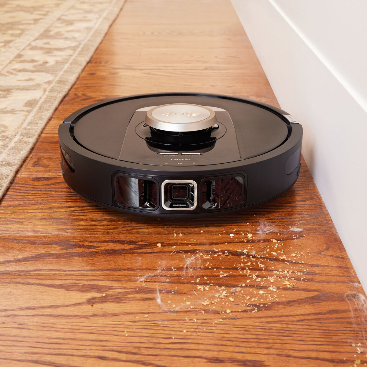 Shark Robotic Vacuum Lifestyle Image