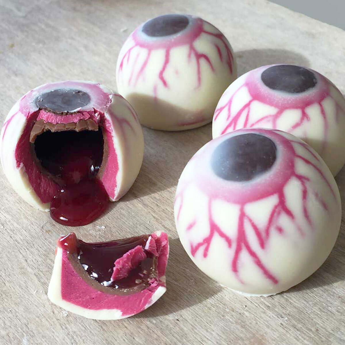 Choc on Choc Chocolate Skull Set 125g and Chocolate Gooey Eyeballs ,160g