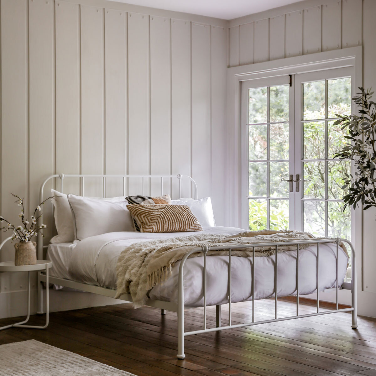 Gallery Loughton Cream Metal Bed Frame, King