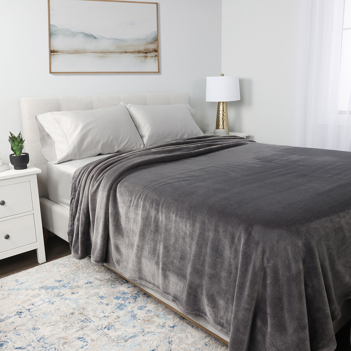 Kirkland Signature Plush Blanket in Grey, 248 x 233 cm