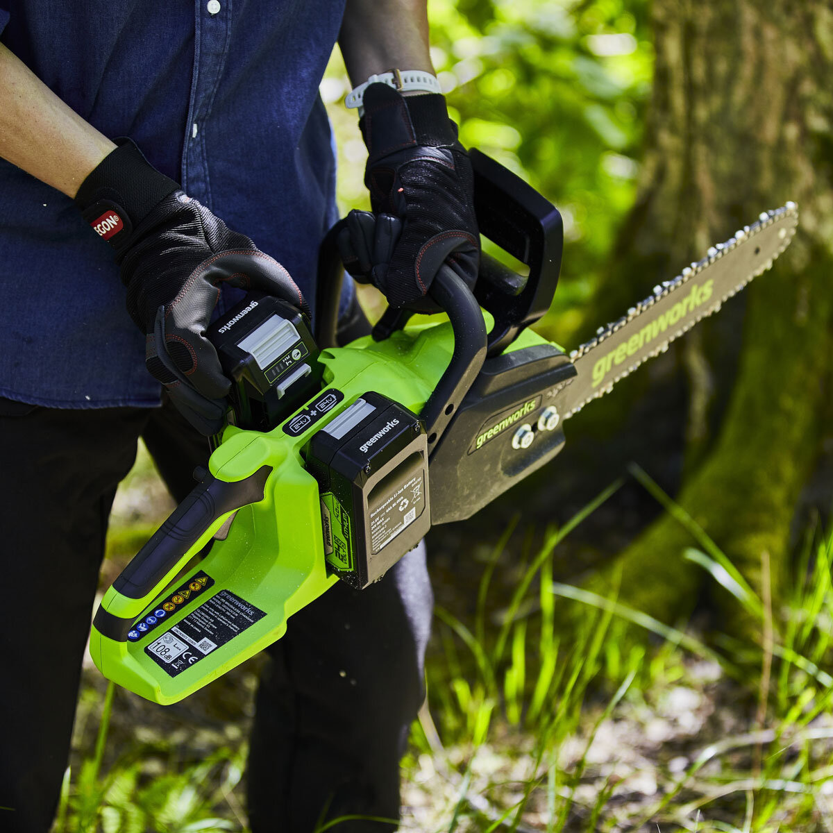 Greenworks 48V 36cm Cordless Brushless Chainsaw + 2 x 24V (4Ah) Battery & 2Ah Twin Charger Bundle