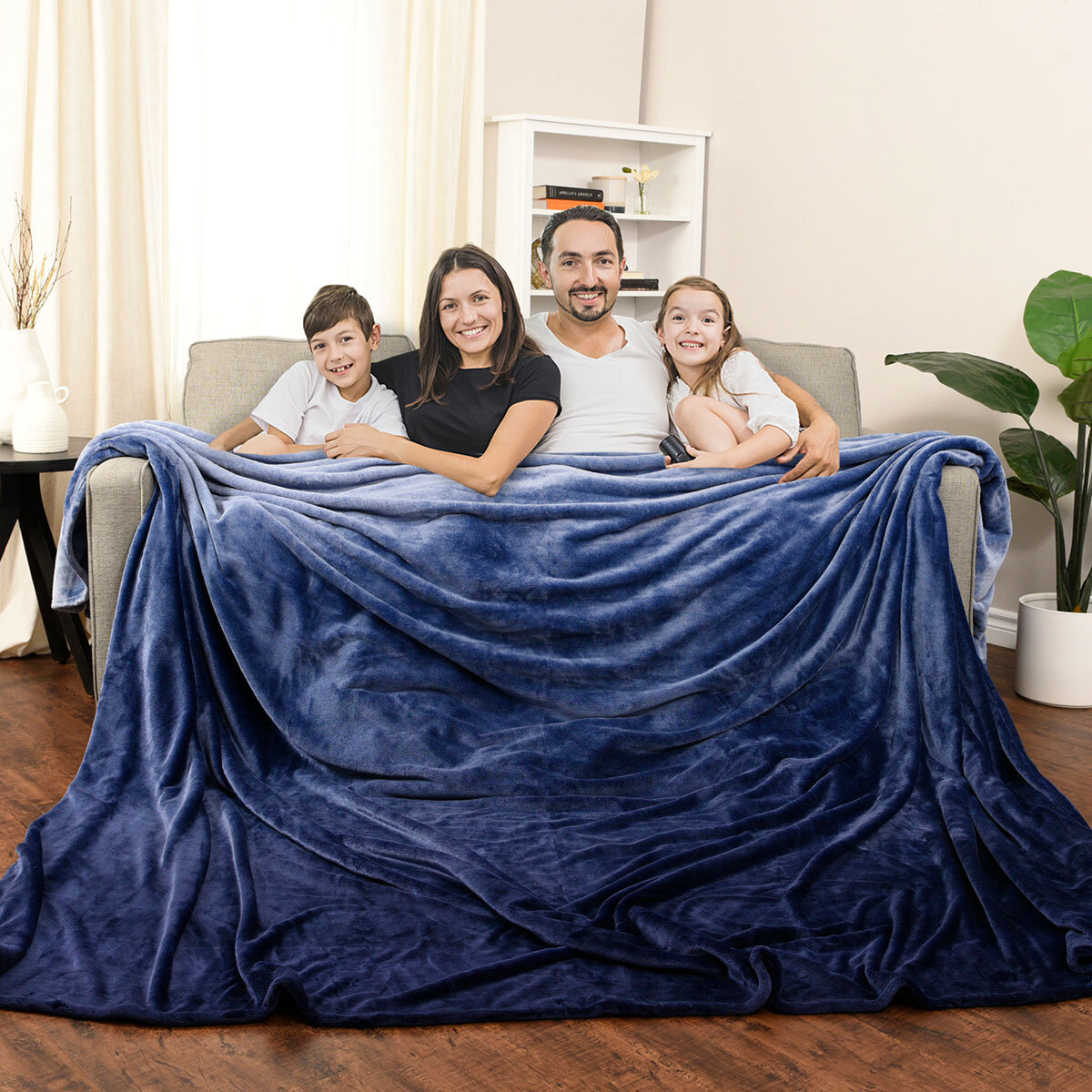 Life Comfort Oversized Family Blanket 304 x 279 cm in Blue