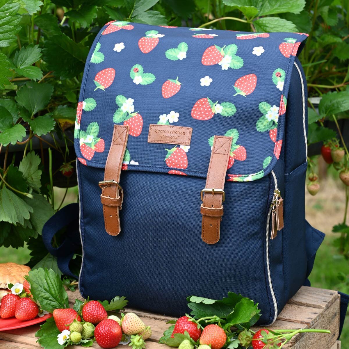 Navigate Strawberries & Cream 4 Person Picnic Backpack