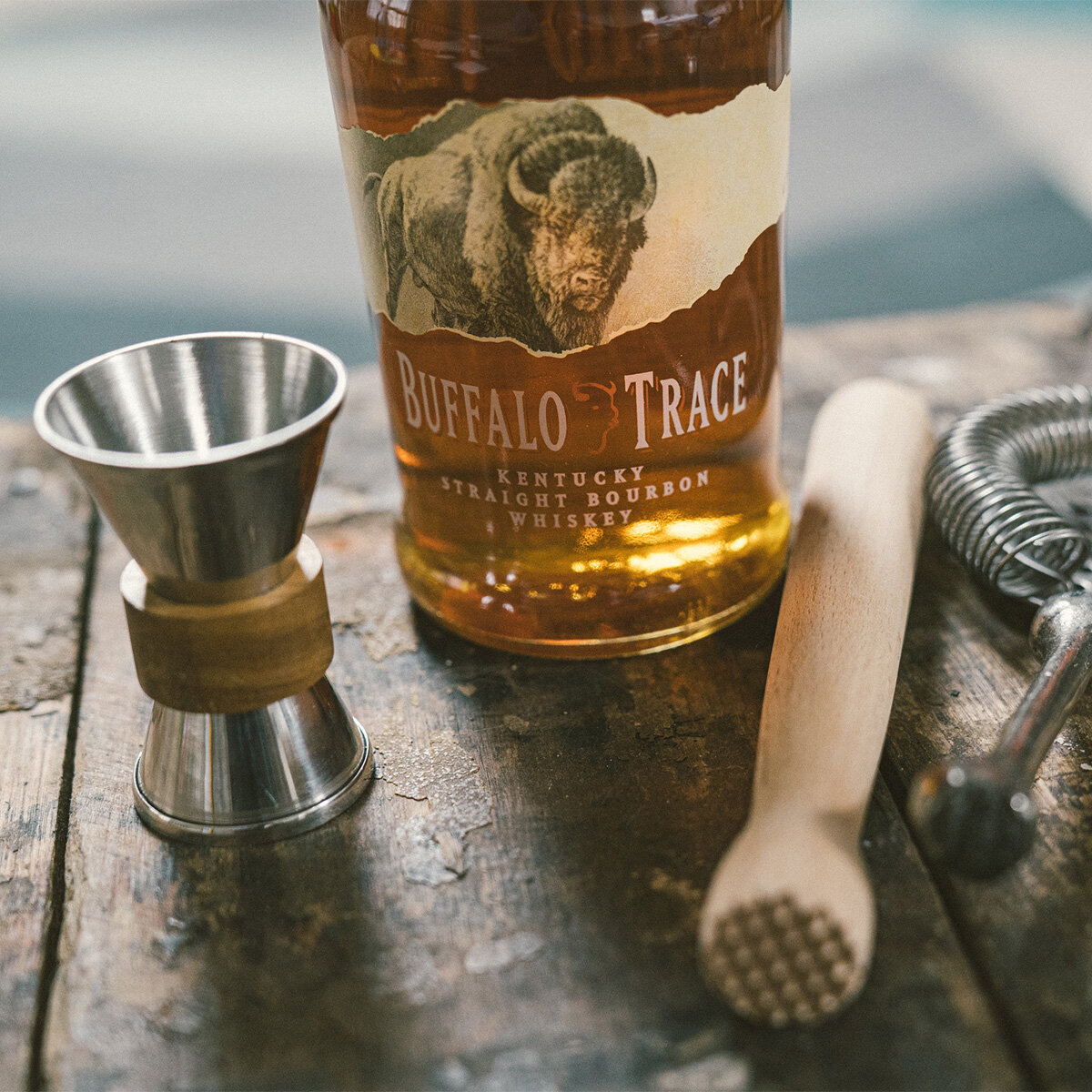 Buffalo Trace Bourbon Whiskey 70cl With Cocktail Equipment