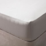 image shwoing the corner of a mattress with the grey snug bundle fitted sheet on it