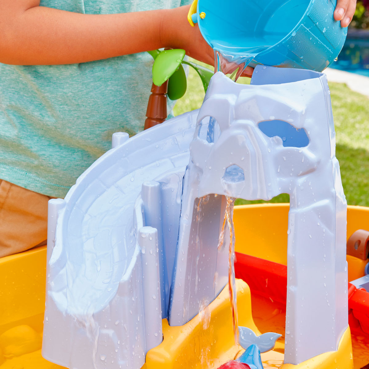 Island Wavemaker Water Table for kids