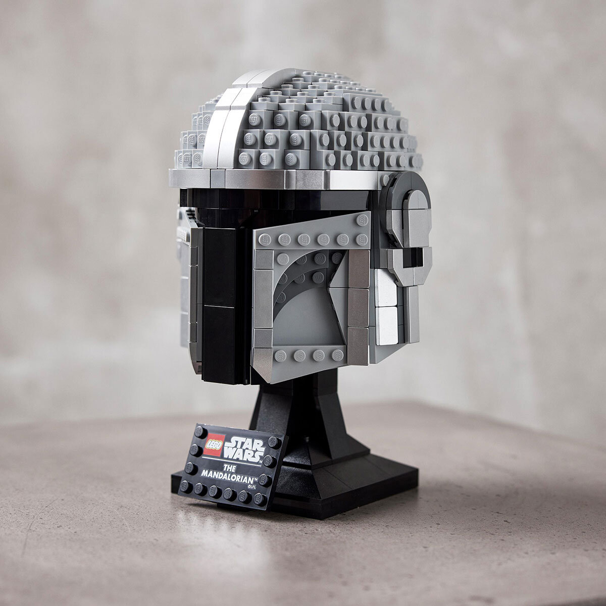 Buy LEGO Star Wars The Mandalorian Helmet Overview1 Image at Costco.co.uk