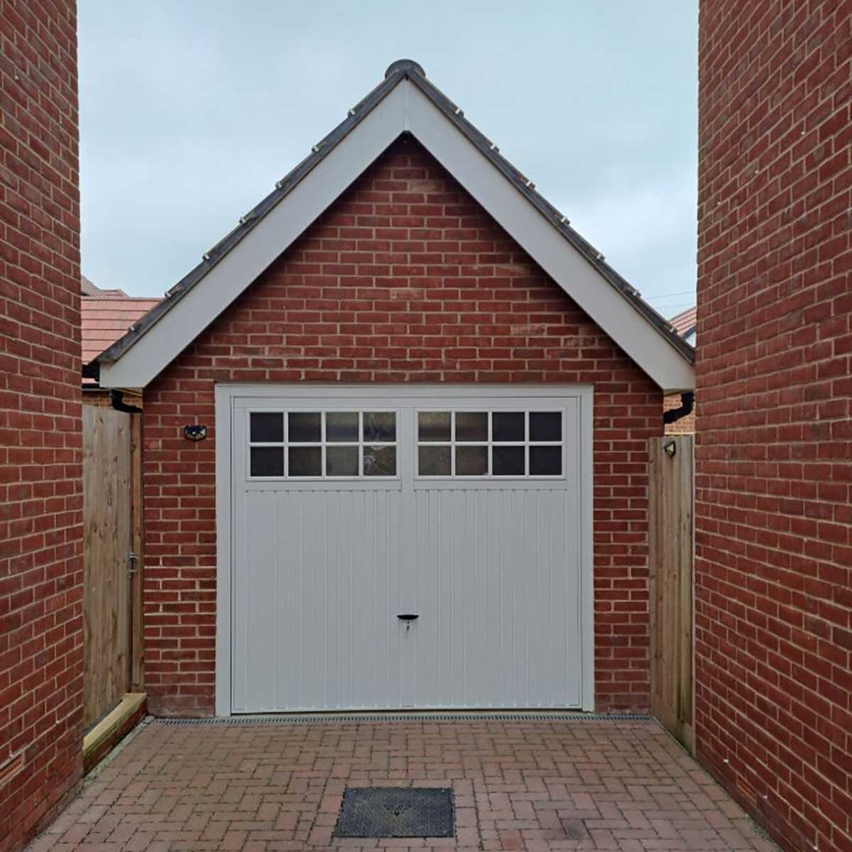 BedfordMotorSingleDoorRetractable