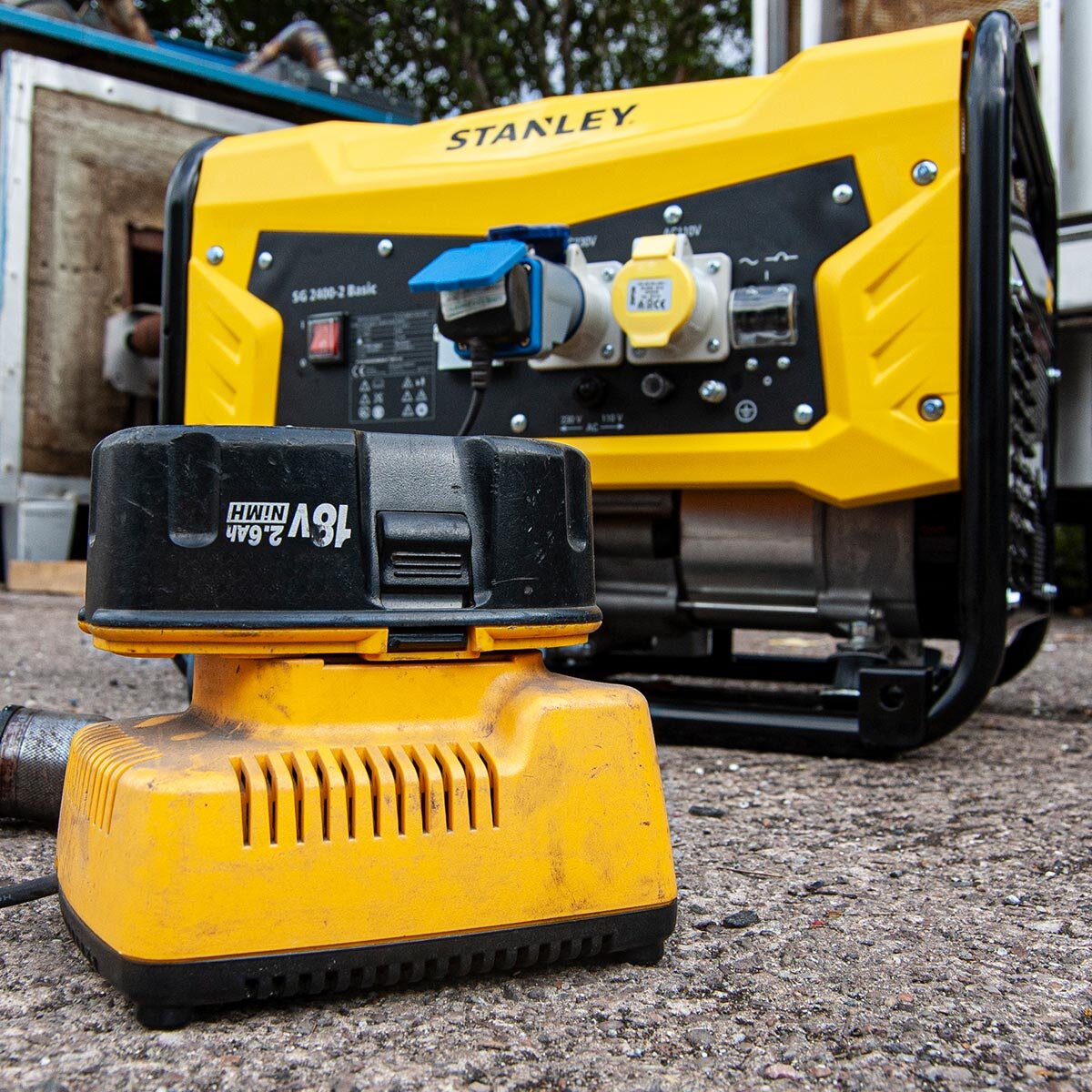 Stanley 2400W Dual Voltage Generator at costco.co.uk