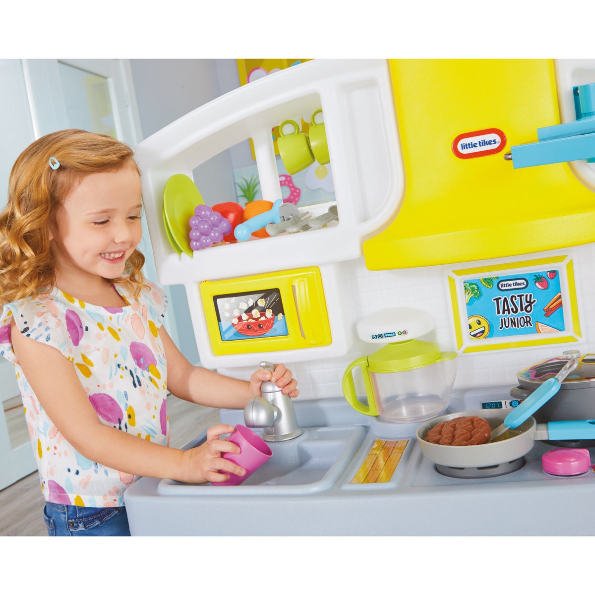 Tasty Junior Bake ‘n Share Kitchen with 38 accessories