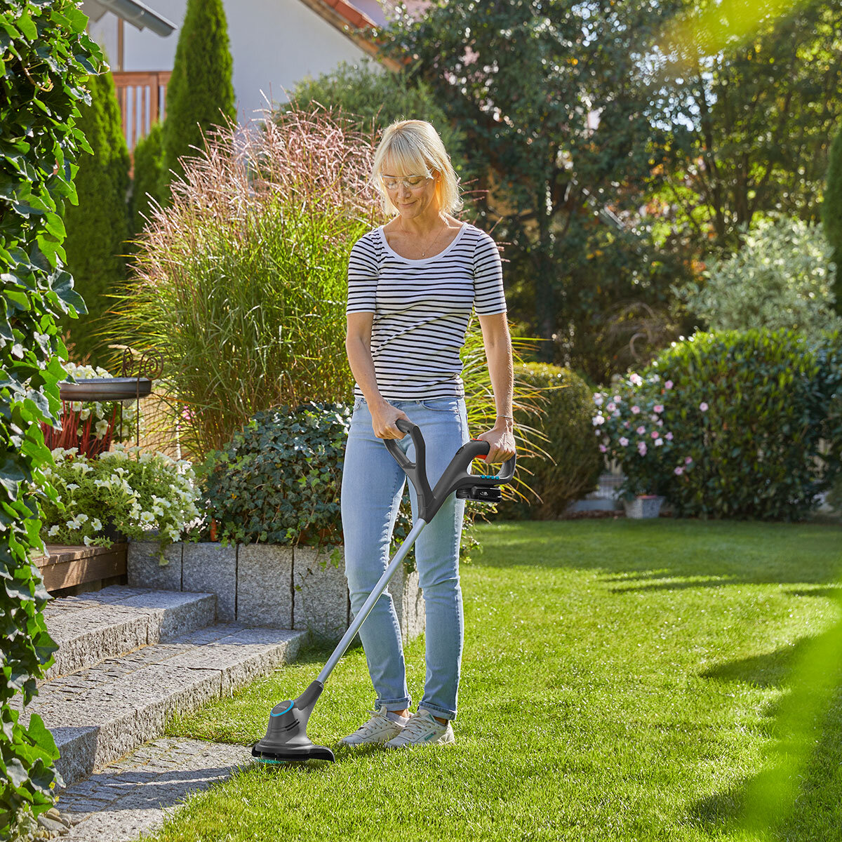 Gardena SmallCut Grass Trimmer with 18V (2.5Ah) Li-ion Battery + Charger