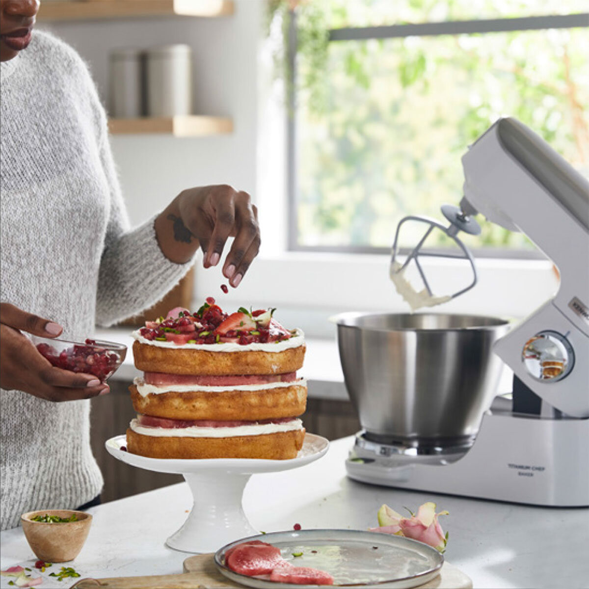 Kenwood Chef Baker Mixer Cake Lifestyle Image