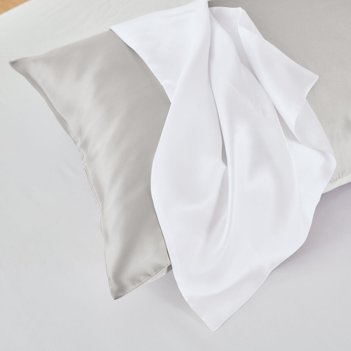 Bedeck of Belfast Mulberry Silk Pillowcase, 2 pack in White