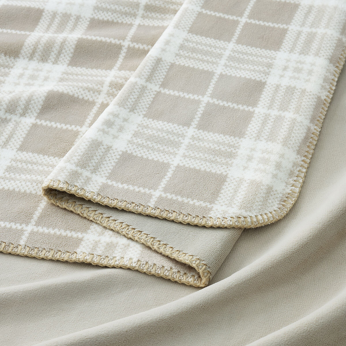 Casual Living Reversible Plush Throw 127 x 177 cm, in Taupe