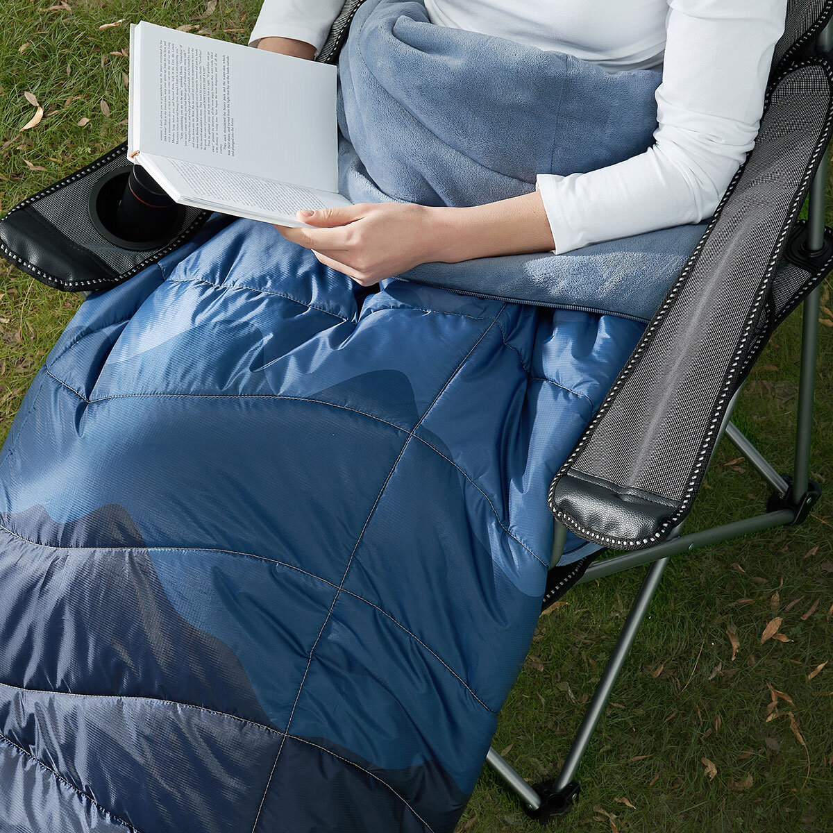 Weatherproof vintage outdoor blanket with detachable hood in blue