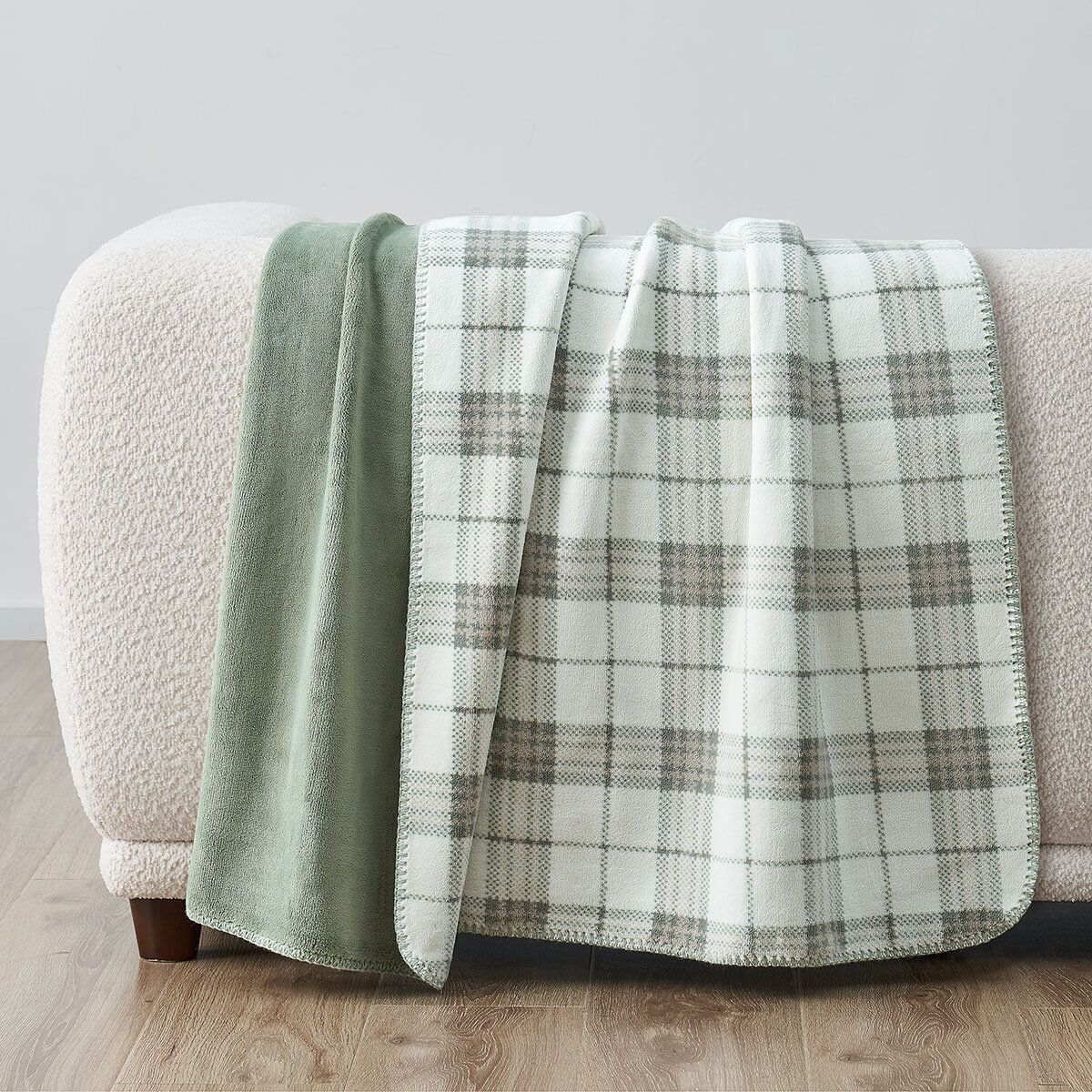 Casual Living Reversible Plush Throw 127 x 177 cm, in Green