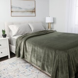 Kirkland Signature Plush Blanket in Green, 248 x 233 cm