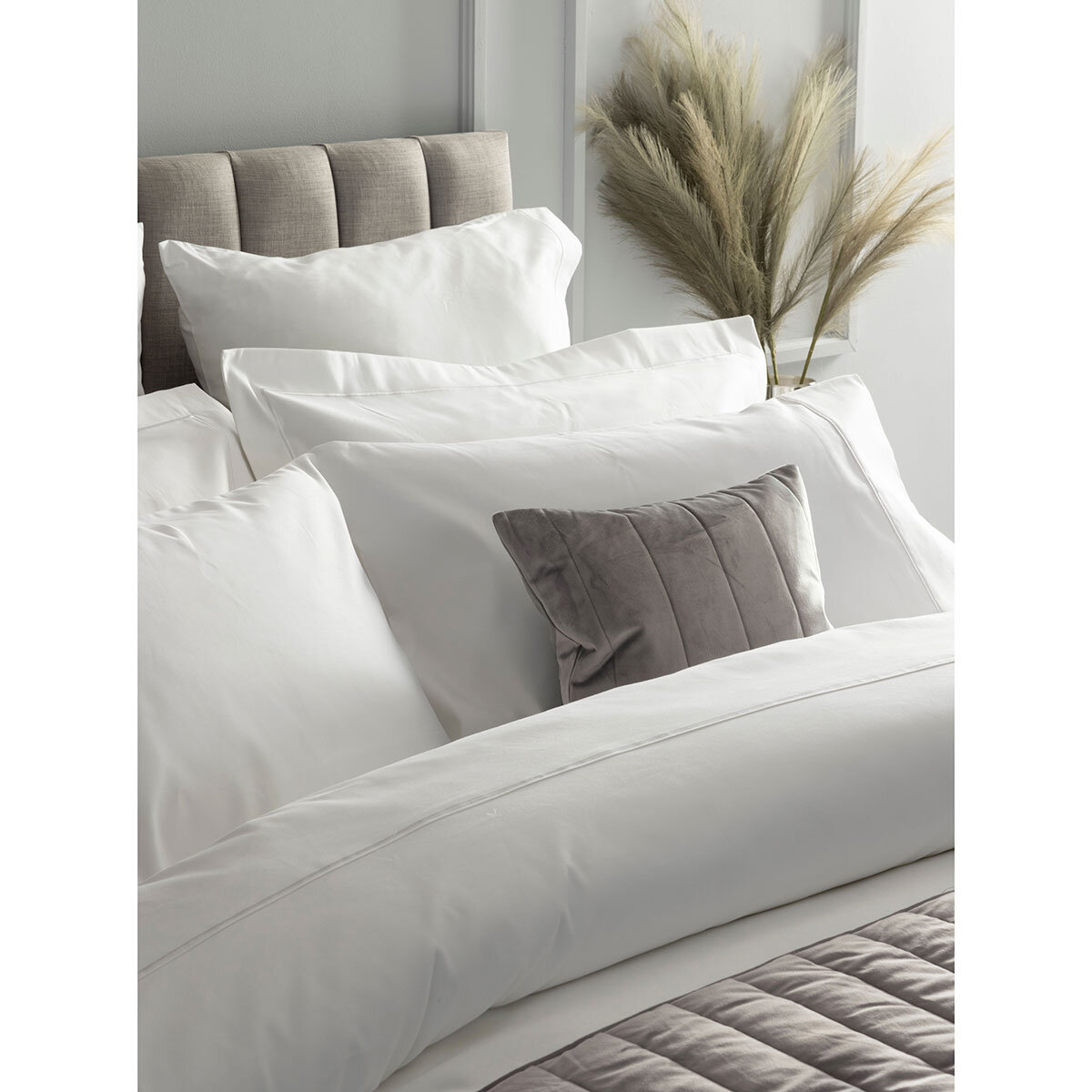 1200 thread count bed linen bundle in white