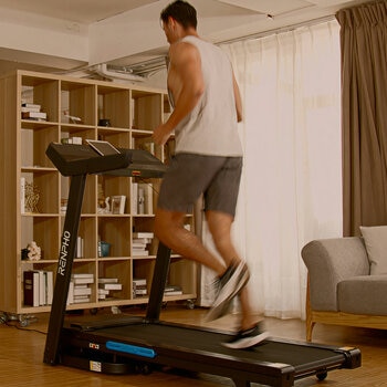 Lifestyle image of someone running on the Renpho Q004 Treadmill Lifestyle image of someone running on the Renpho Q004 Treadmill