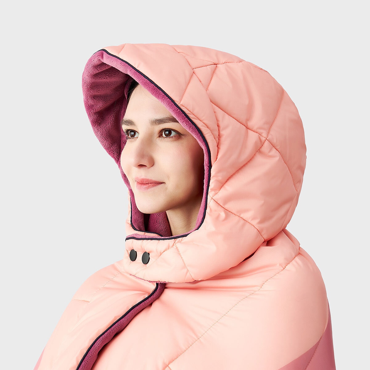 Weatherproof vintage outdoor blanke twith detachable hood in magenta