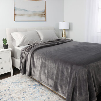 Kirkland Signature Plush Blanket in 4 colours, 248 x 233 cm