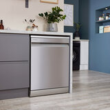 Lifestyle shots Samsung Series 11, DW60A8060FS/EU, 14 Place Setting Dishwasher, With Auto Door Ope