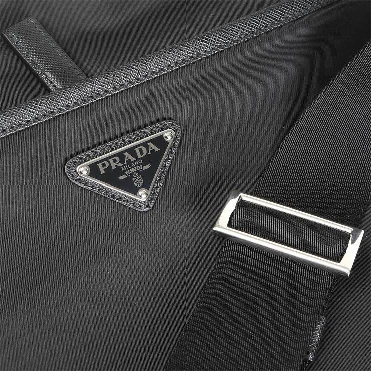 prada men's messenger bags